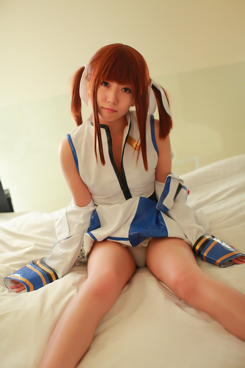 [Cosplay]  Hot Maho Shojo Lyrical Nanoha 诱惑的动作